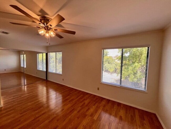 Photo - 3552 Larchmont Ct