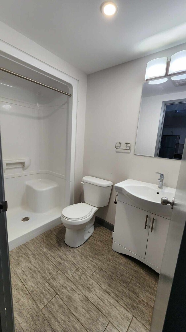 Photo - 258A-258A Sunview St