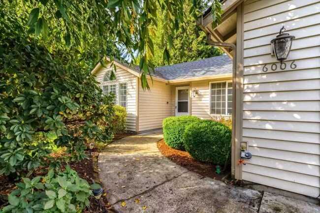 Photo - 6006 NW Lincoln Ave