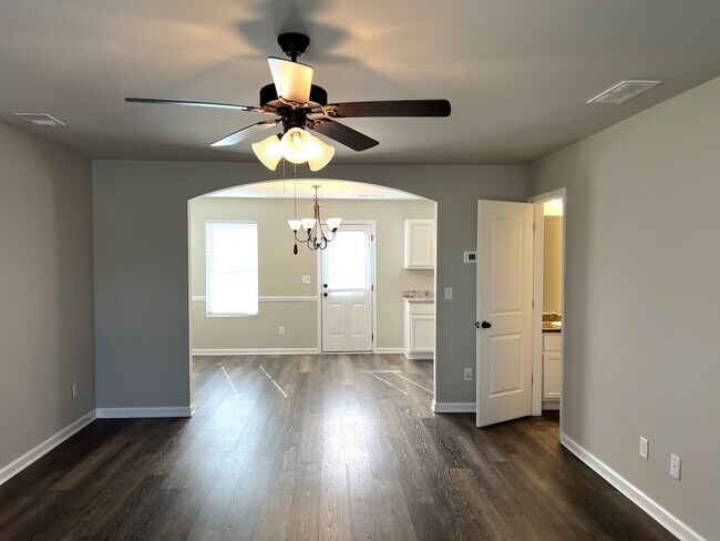 Photo - Sub South!! Close to Macon and RAFB