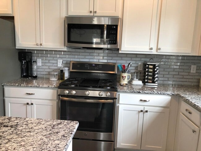 Photo - 1185 Solitaire St
