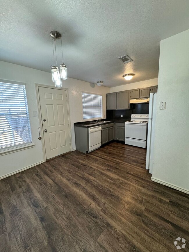 Building Photo - Move in Special! 2 Bedroom 1.5 Bathroom To... Unit 1601 A N. NOLAN RIVER RD Rental