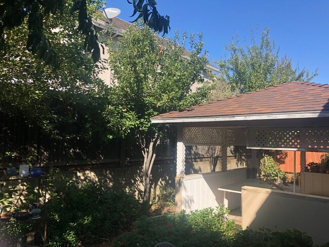 938 Lusk Dr