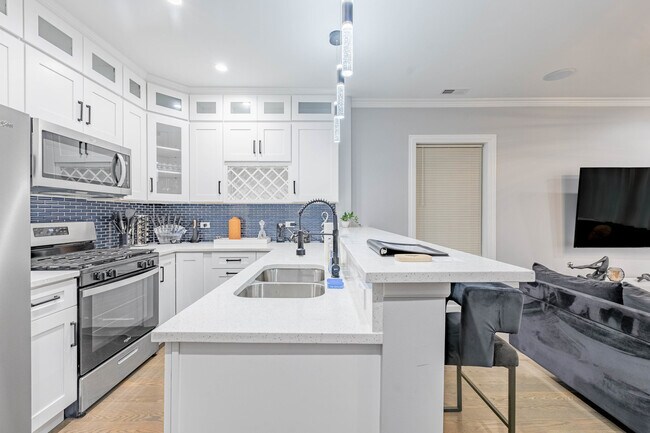 Photo - 4634 S Langley Ave Unit 1