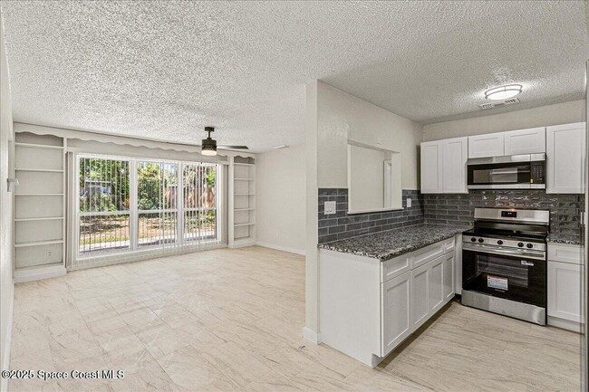 Photo - 1104 Azalea Ln