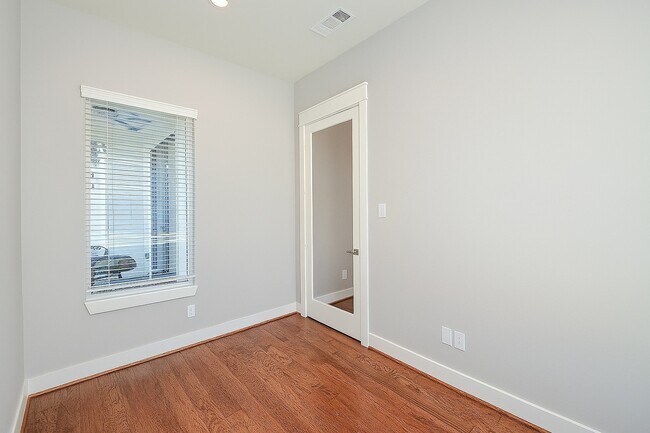 Photo - 18526 Bridgeway Ln