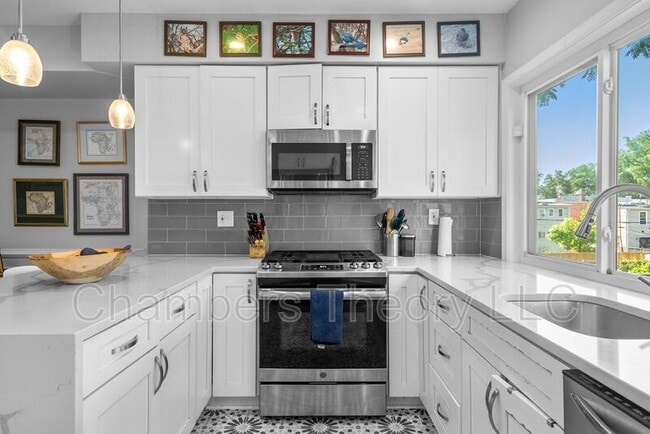 Photo - 1275 Oates St NE