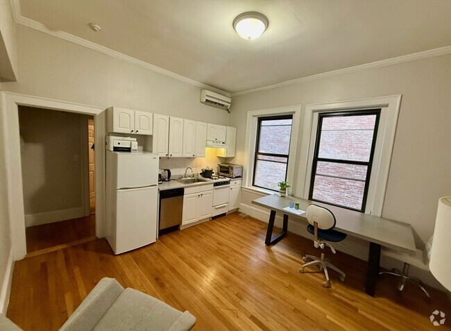 Building Photo - 12 Fairfield St Unit 3 Rental