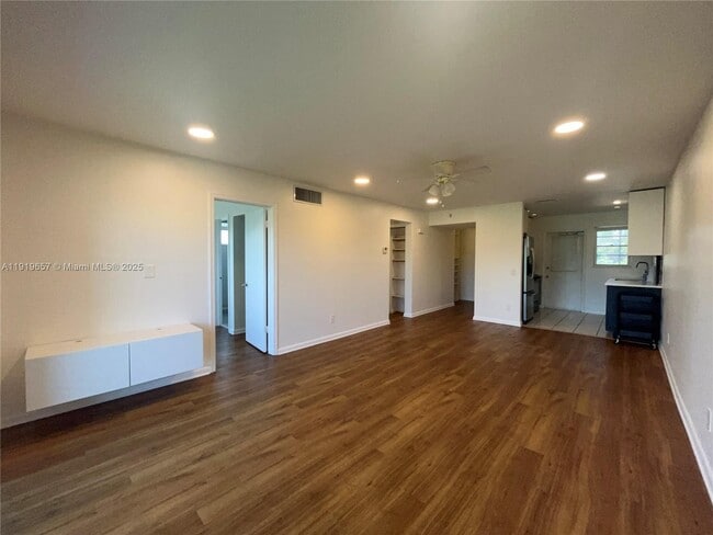 Building Photo - 2471 SW 82nd Ave Unit 209