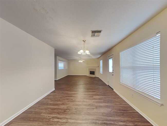 Photo - 1913 Plum Falls Ln