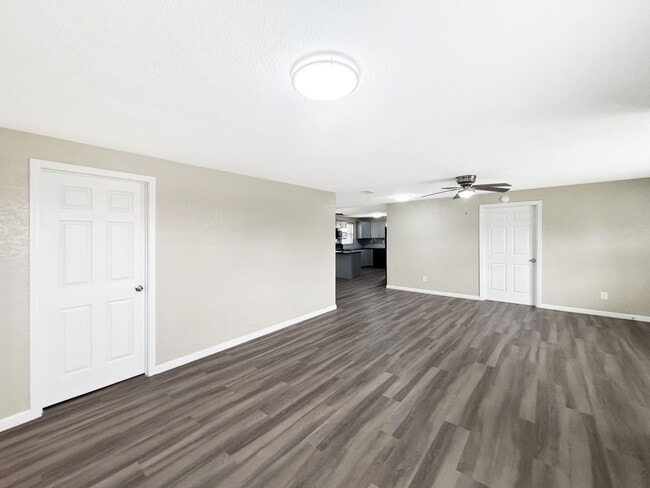 Photo - 122 Drew Ave