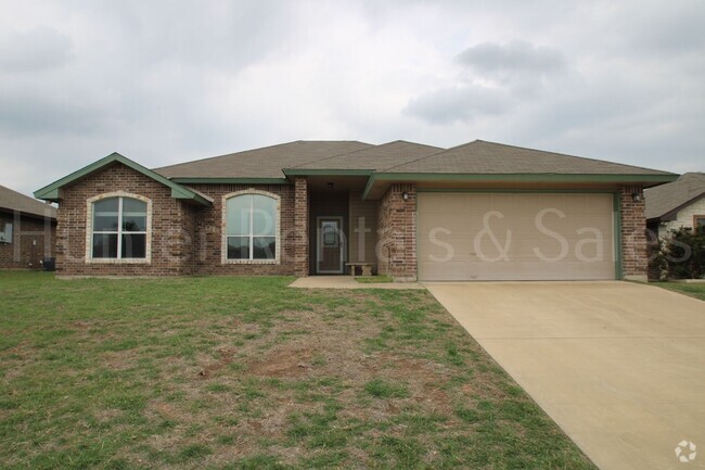 Building Photo - Spacious Three-Bedroom! Rental