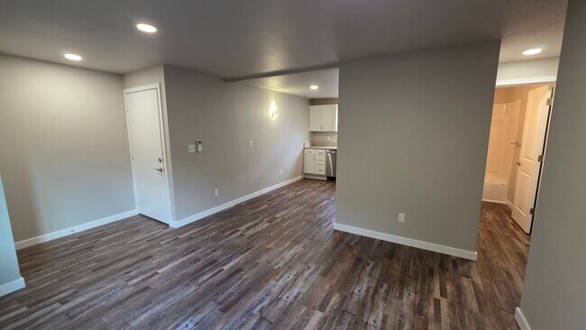 Photo - 1126 Sleater Kinney Rd SE