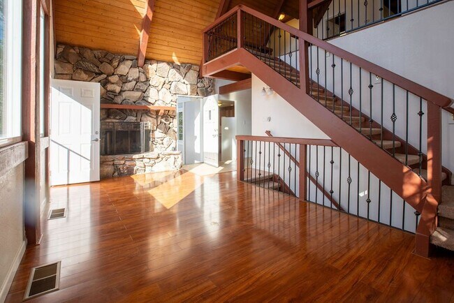 Photo - 521 Pioneer Rd