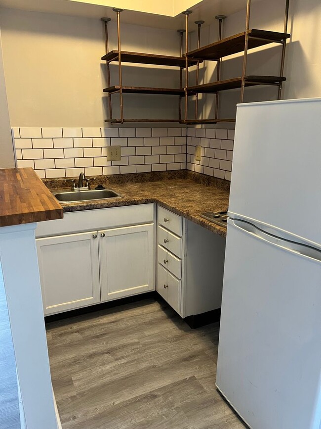 Photo - 695 Riverview