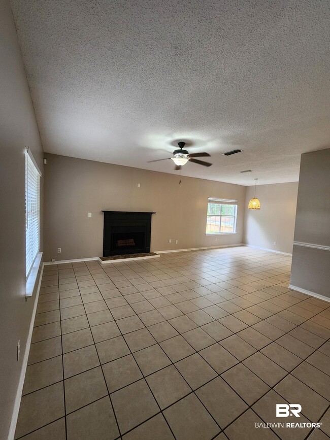 Photo - 100 Dunbar Loop