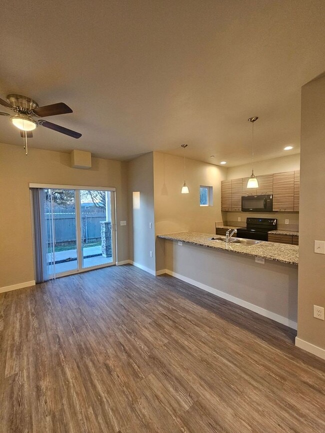 Maddyn I - Maddyn I Apartment Unit I 104