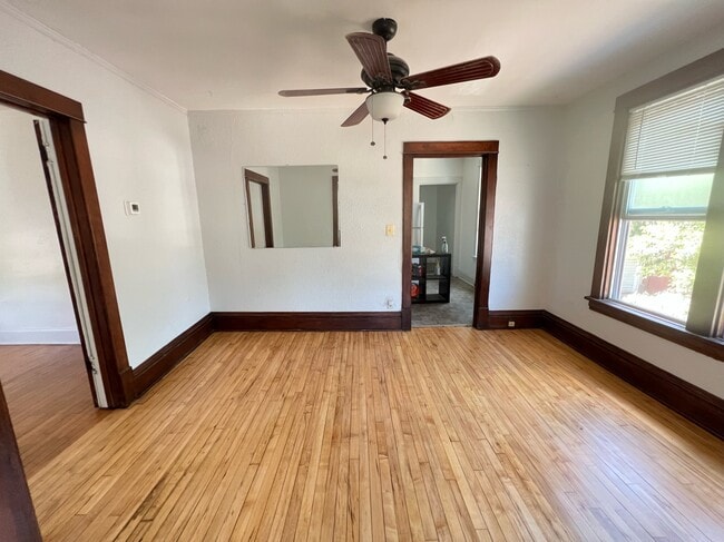 Building Photo - 1815 E 35th St Unit 2 Rental