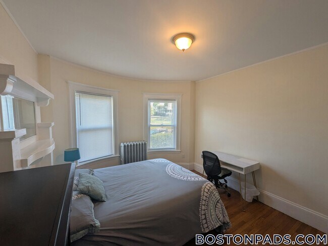 Photo - 27 Bourneside St Unit 1