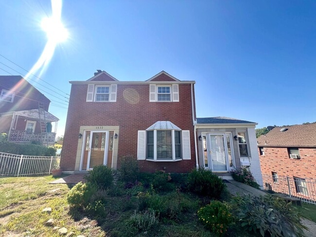 Building Photo - Pittsburgh - 2 Bedroom 1.5 Bathroom - Home...