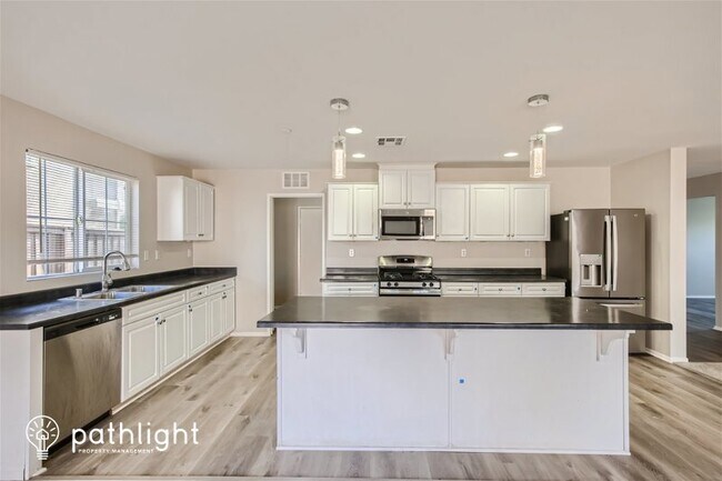 Photo - 577 Bailey Ln N