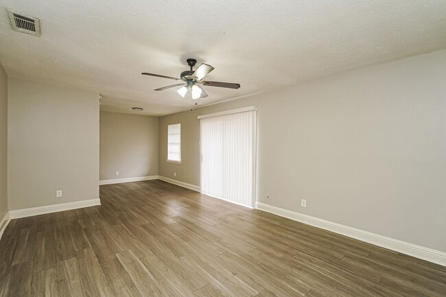 Photo - 425 Price Dr