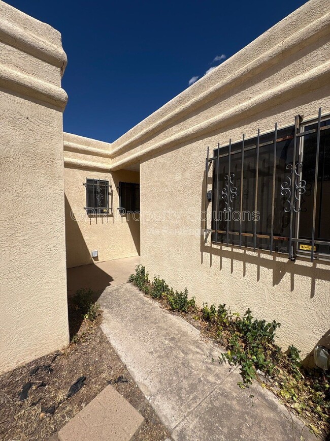 Photo - 5828 Elmwood Dr NE