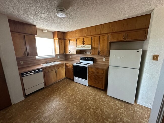 Photo - 104 W Anderson Ave