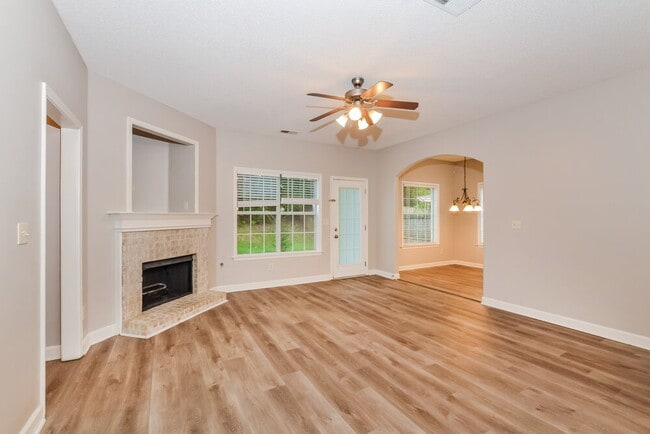 Photo - 1140 Casentino St