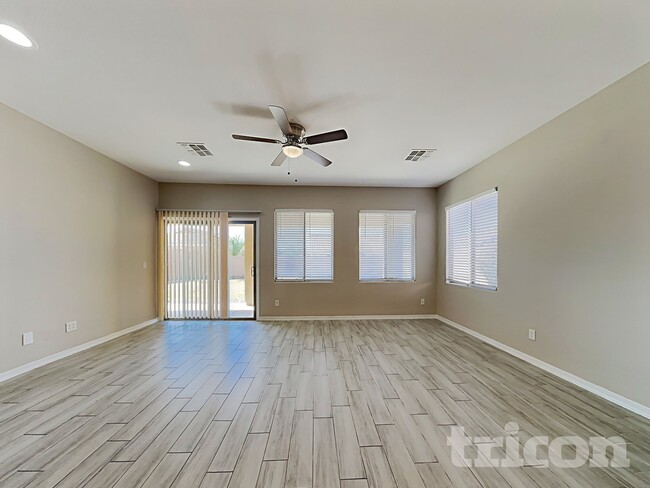 Photo - 819 W Dana Dr