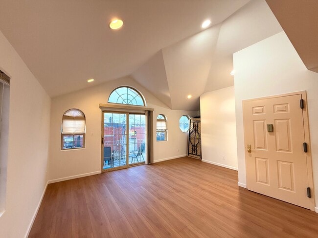 Photo - 8814 70th Rd Unidad 2FL