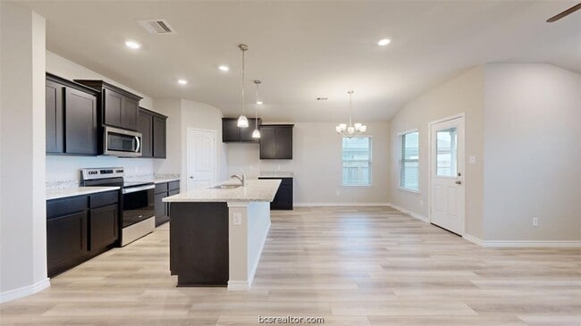 Photo - 2148 Chief St