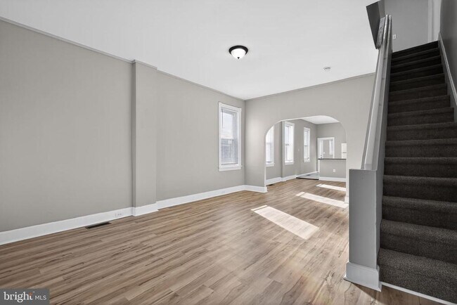 Photo - 738 Division St