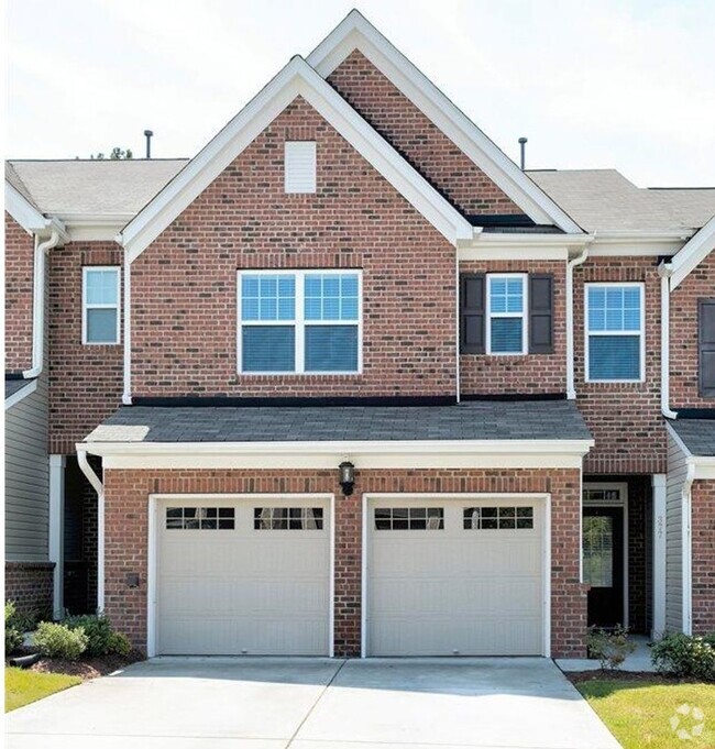 Building Photo - 3 Bedroom 2.5 Bathroom Townhome Home w/ Op...