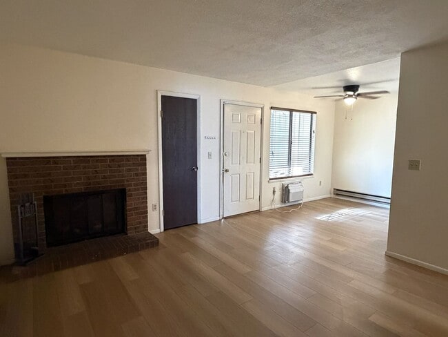 Photo - 1209 W Plum St