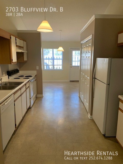 Photo - 2703 Bluff View Dr