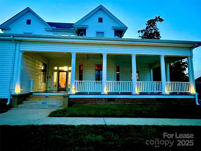 Building Photo - 409 N Main St