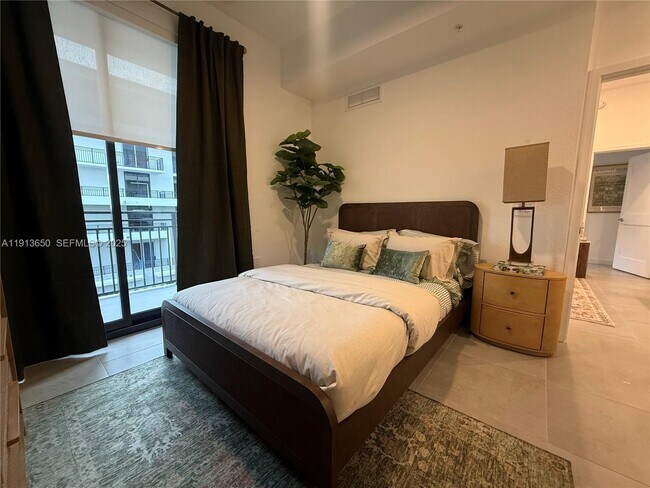 Building Photo - 2001 Van Buren St Unit 744