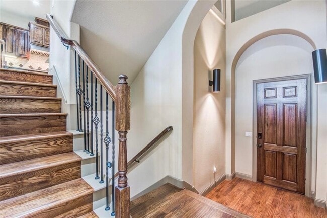 Photo - 643 Rockingham Dr