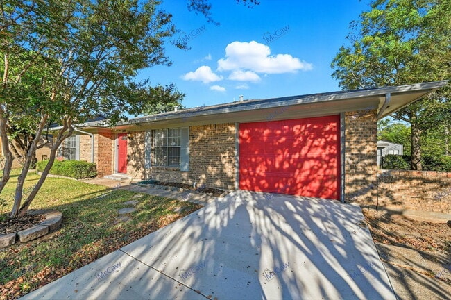 Photo - 1423 Main St