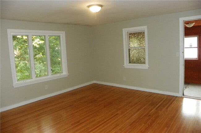 Building Photo - 575 Ridge Rd Rental