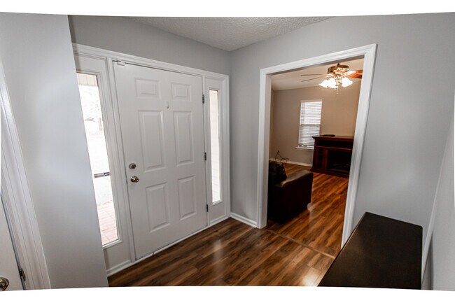 Photo - 104 Green Tree Ct