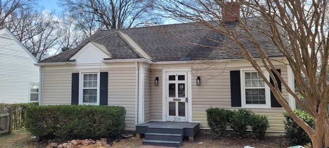 Photo - 209 W Cornwallis Dr House