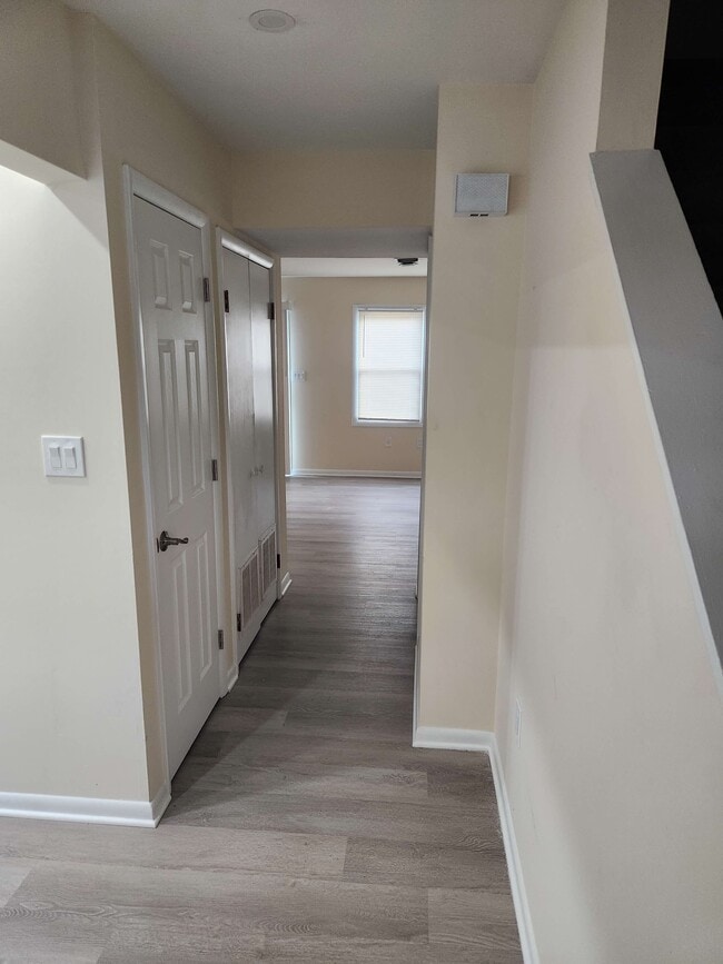 Entrance hall - 1703 English Dr