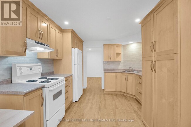 Photo - 40 Venetian Crescent