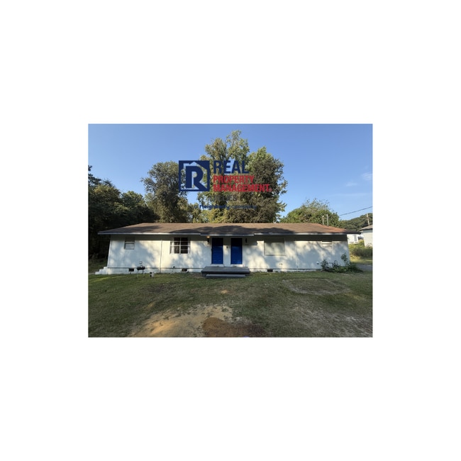 Building Photo - Fully Renovated and 10 minutes to downtown...