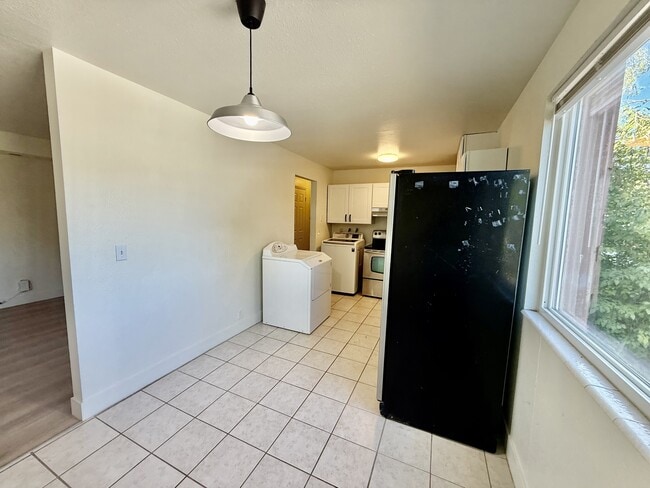 Photo - 768 N Redwood Rd