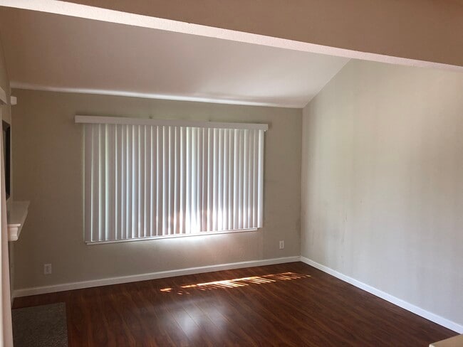 Photo - 24352 Dover Ln