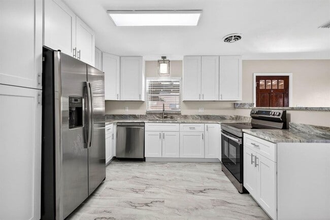 Photo - 1310 W Woodlawn Ave
