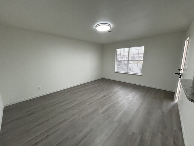 Building Photo - 329 Berry St